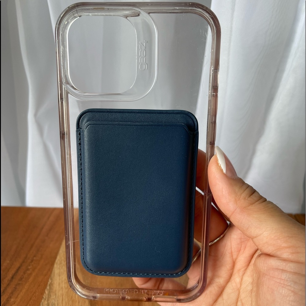 MagSafe Wallet - Picture 3 of 6